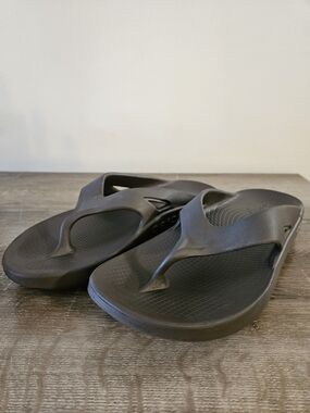 Oofos Original Mens Comfort Recovery Sandals M11 / W13